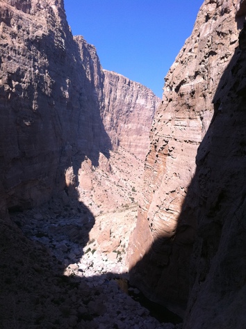 Des parois grandioses à Wadi Tiwi