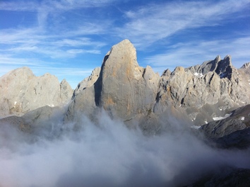 La face du Naranjo de Bulnes, mythique et attirante