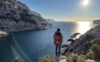 Escalade dans les Calanques marseillaises au soleil de janvier